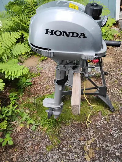 Moteur Hors-Bord Honda 2.3 HP. Date d’achat: 2022-04-29 Prix payé: 1560,21 $ (taxes incluses) Prix d...