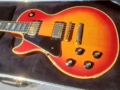 Left handed 1974 Gibson Les Paul Custom 20th Anniversary vintage guitar for sale. In very good origi...