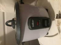 PRICE FIRM $15 Salton 4-cup rice cooker $15 PRICE FIRM