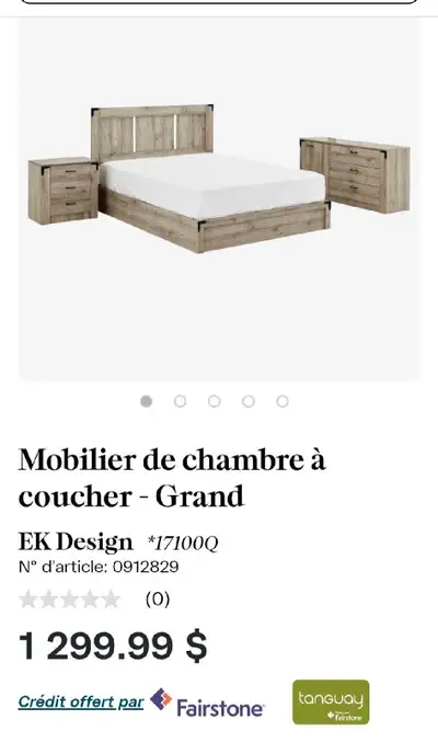 Acheté chez Tanguay, comprend : base de lit complète sans matelas, bureau, miroir et 2 tables de che...