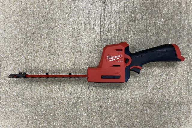Milwaukee 2533-21 M12 FUEL 8-Inch Brushless Hedge Trimmer Kit in Power Tools in Mississauga / Peel Region - Image 3