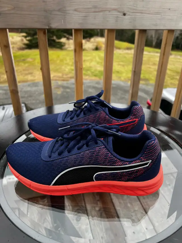 Puma Women's Navy & CoralRunning Shoes / Size 9 in Women's - Shoes in Cape Breton - Image 7