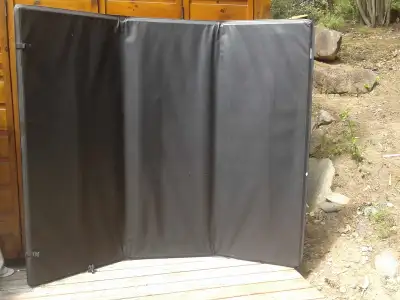 Couvre-coffre pour boîte de 6 1/2 pi pour camion de type pick-up. En très bon état.