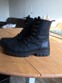 Bottines un peu militaire de la marque Bulle.du 38.