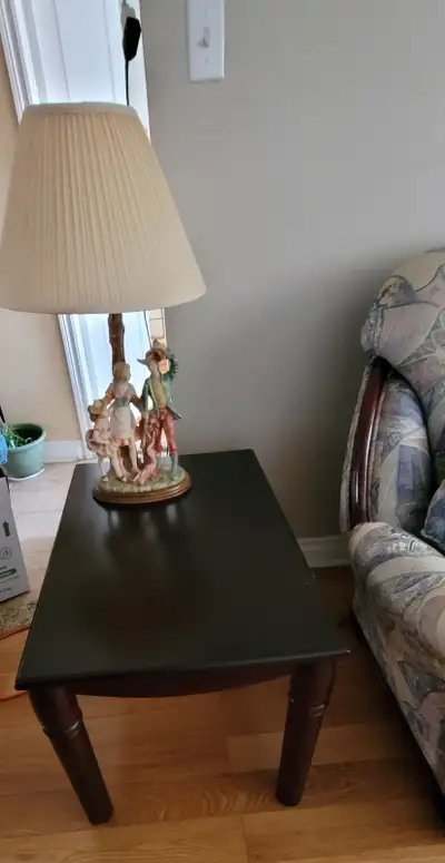 Deux tables de salon et meuble-télé en acajou solide, View more