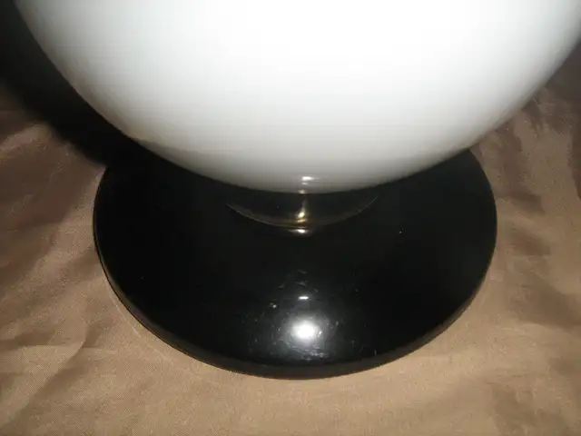 RARE Early Roger Rougier Opaque Lucite Tulip Bud Petal Lamps in Indoor Lighting & Fans in City of Toronto - Image 5