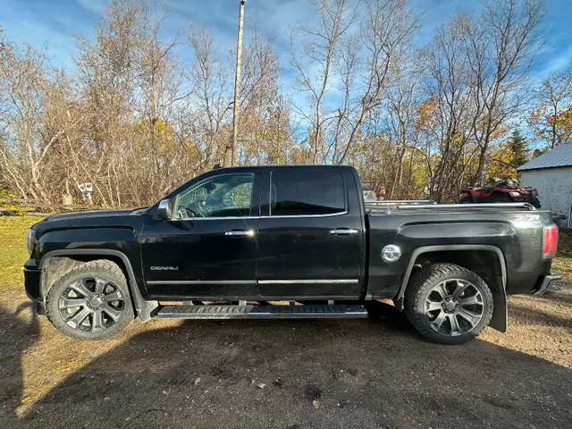 2017 GMC Sierra Denali595518123210844161