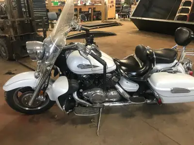 2006 Yamaha Royal Star. Touring bike. Good condition. Back rest for both driver and passenger. Hard...