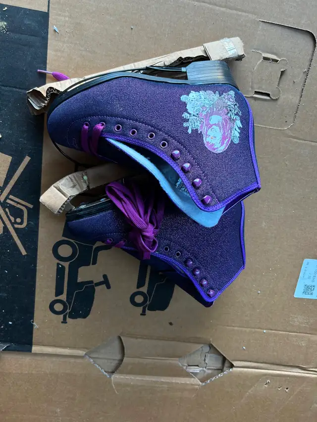 Hannah Montana Girls Figure Skates — NEW Old Stock — Sizes 5 & 6