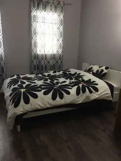 Single room available for female only Major intersection: main st and Williams pkwy Includes: - hydr...