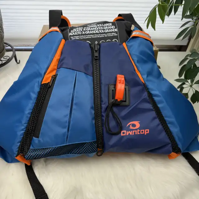 New Life Vest for Adult with Adjustable Safety Strap/Blue XL/XXL in Water Sports in Calgary - Image 5