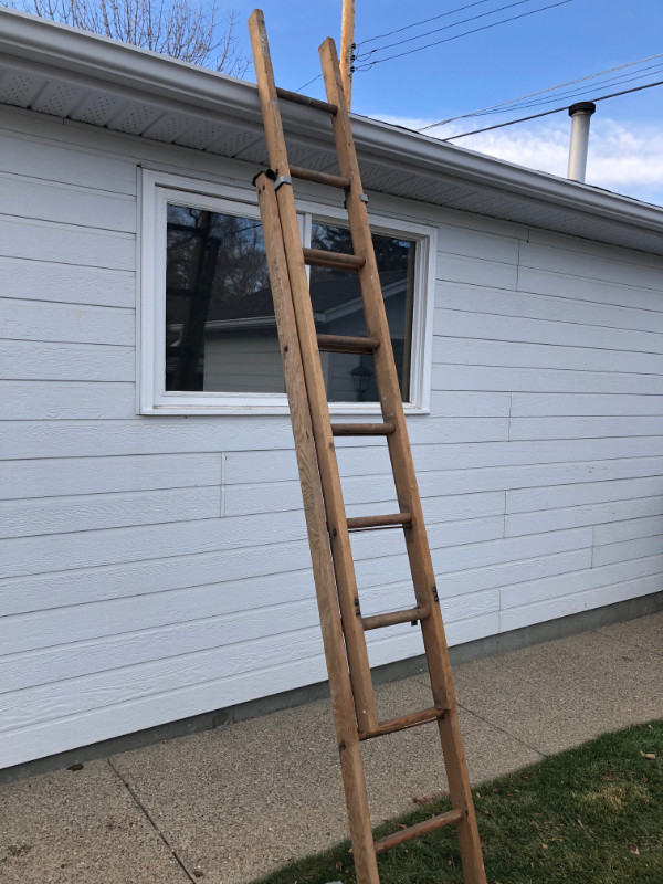 LADDER - Antique Extension in Ladders & Scaffolding in Lethbridge