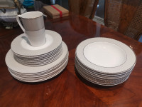 Lenox fine China plates & mugs gold & white 32pieces 