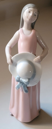 Vintage Rare Lladro Handmade Figurine "Dreamer Girl with Hat"