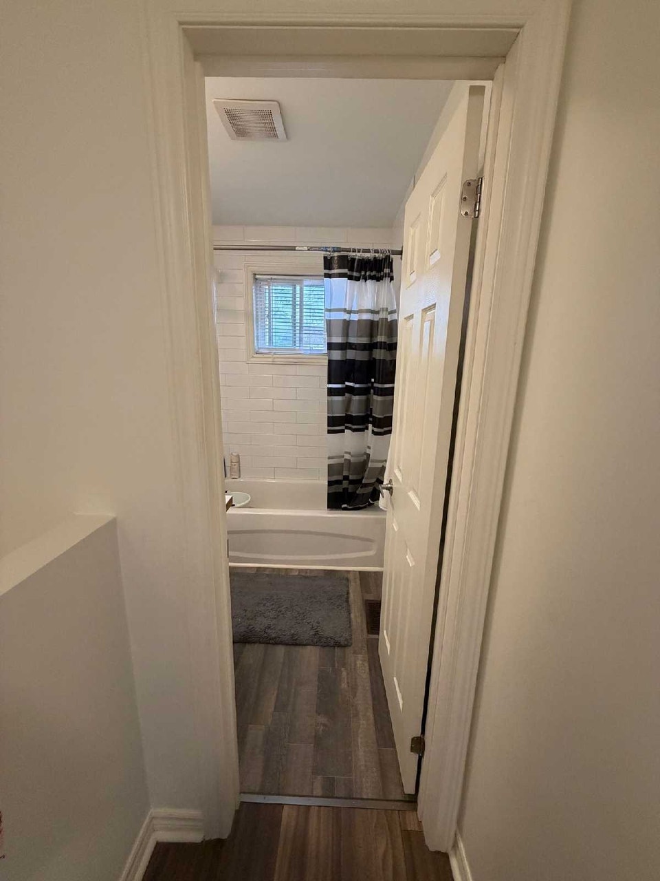FULL 3 BEDROOM RECENTLY RENOVATED TOWNHOUSE RENTAL IN BRAMPTON 5
