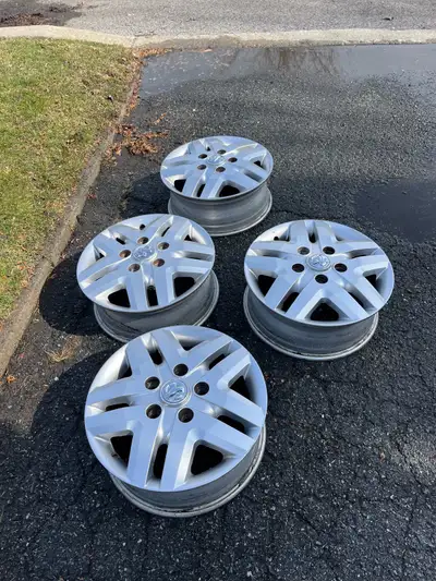 Donnez du style à votre van avec ces quatre mags pour Ram ProMaster! Ces mags usagés sont prêts à of...