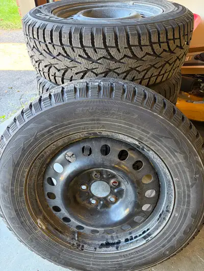 235/65 R17 108T Winter tires on steel rims - excellent condition Bolt pattern fits 2015 Mazda CX5