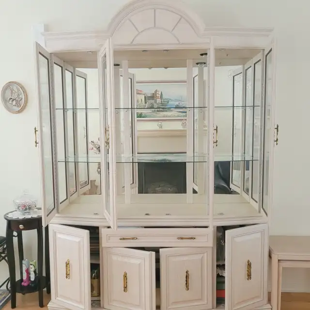 Solid Wood Dining Room Cabinet + Table & 6 Chairs Flash Sale in Dining Tables & Sets in Markham / York Region - Image 2