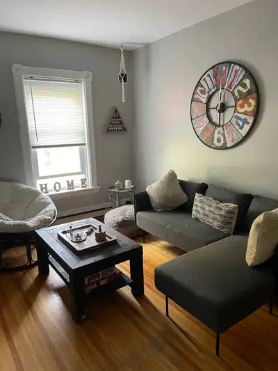 INTERESTED APPLICANTS ARE WELCOME TO A VIEWING WEDNESDAY, 23 JULY FROM 6-7 PM. 1+ Bedroom upper leve...