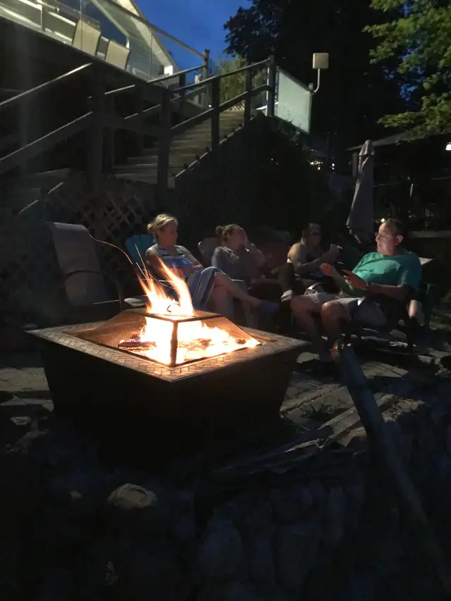 Family Vacation at a Lakeside Cottage in Ontario in Canada - Image 7