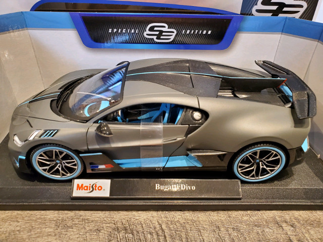 1:18 Diecast Maisto Bugatti Divo Matt Grey Carbon in Arts & Collectibles in Kawartha Lakes