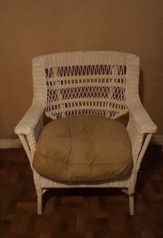 White Wicker Furniture in Other in Mississauga / Peel Region - Image 4