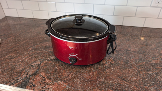 Betty Crocker slow cooker Crock pot in Microwaves & Cookers in Calgary