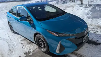 Looking to break up with your gas station? This 2021 Toyota Prius Prime LE is the perfect partner. I...