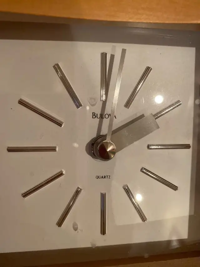 Bulova desk clock in Home Décor & Accents in Ottawa - Image 3