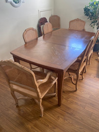 Table de salle à manger en bois d’acajou 