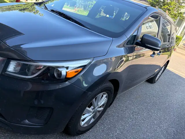 Kia Sedona LX