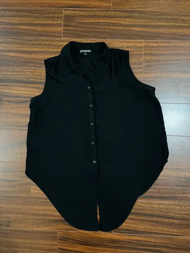 Express women’s extra small blouse, sleeveless button down black in Women's - Tops & Outerwear in Oshawa / Durham Region - Image 2