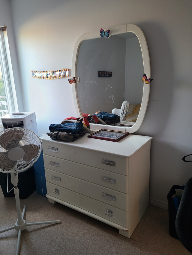 Commode (chambre) dans Commodes et armoires  à Ville de Québec