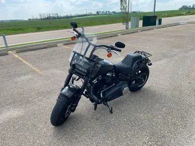 Excellent condition 2021 Harley Davidson Fat Bob (FXFBS) for sale. 10,100 kms. * Financing is availa...
