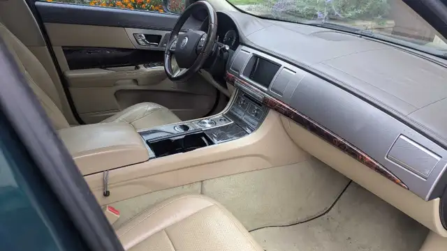 2009 Jaguar XF-R604128083172413443