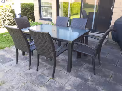 Table de jardin rectangulaire de 38poX60po (97cmX152cm). Six personnes peuvent y manger. Structure e...