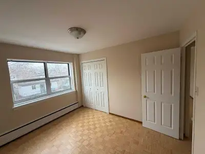 *SHARED APARTMENT WITH PRIVATE ROOM. *LOOKING FOR ONE FEMALE OCCUPANT ONLY * AVAILABLE FOR MAY Spaci...