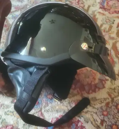 Casque moto ou scooter 40 $ chaque Le bleu CKX taille XXL Le Noir AMYNG taille XXS Les 2 ensembles 7...