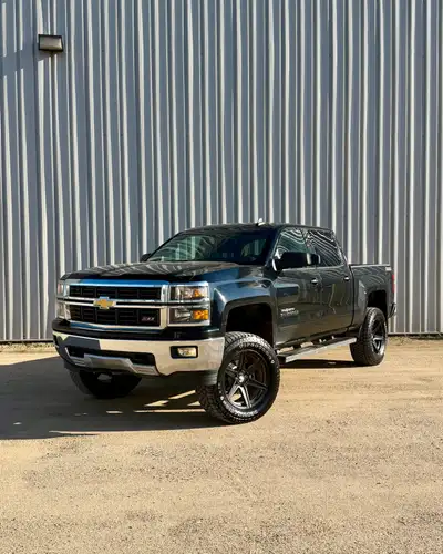 2015 Chevy Silverado 1500 Crew Cab True North Edition Z71 5.3L V8, 4X4, 303,000kms. Runs and drives...