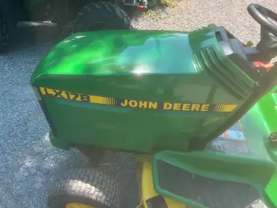 1990s John Deere LX178 15hp liquid cooled engine 38inch cut, View more