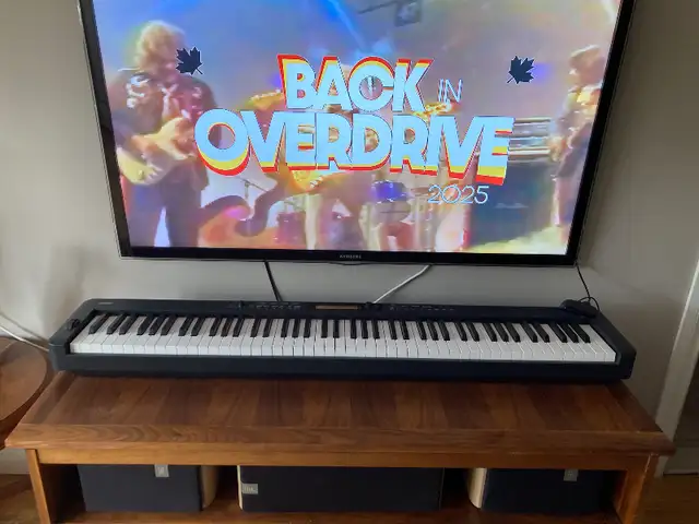 Casio  CDP S-350  Digital Piano  / 88 key in Pianos & Keyboards in City of Montréal - Image 2
