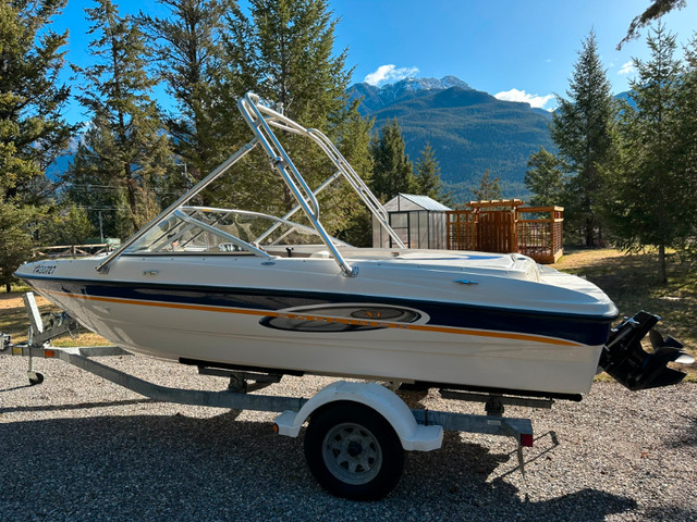 2003 Bayliner 185xt  220 hp merc in Powerboats & Motorboats in Cranbrook - Image 2