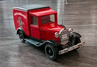 POSTES CANADA POSTMATCHBOXMADE IN ENGLANDY21 MODEL OFYESTERD, View more