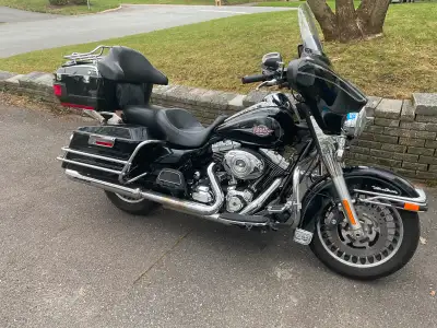 Moto 2013 seulement 44 050 km ( 27519 mi) batterie neuve acheté en 2018 aucun problème