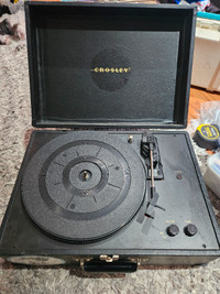 Crosley Keepsake record player, built in speakers cr-249