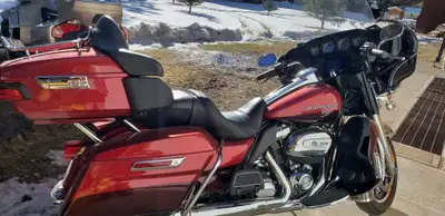 Vance and Hines 405 pipes. Back rest, fuel management. Updated oil pump 64500 km