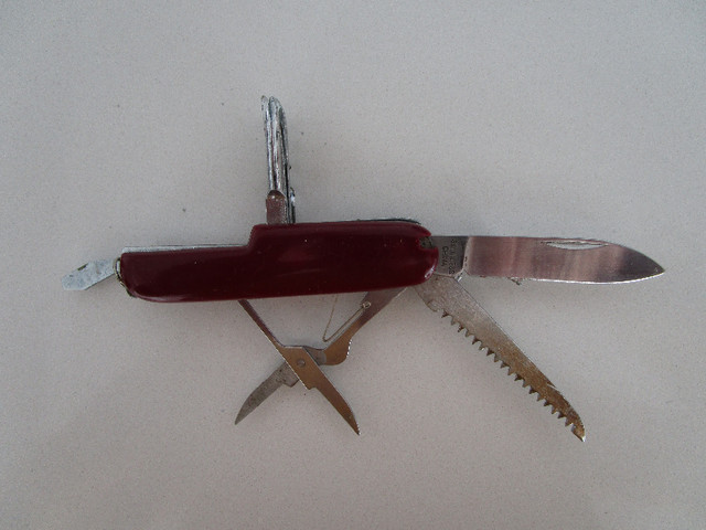 Swiss Army Knife Style Camping Knife in Other in Winnipeg - Image 2