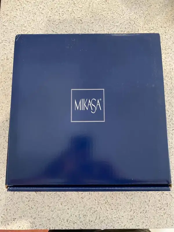 Mikasa 4 Piece Pottery Place Setting with original box. in Kitchen & Dining Wares in Ottawa - Image 5