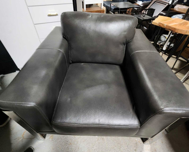 NEW Charcoal Grey  Genuine Leather Chair in Chairs & Recliners in Mississauga / Peel Region - Image 3
