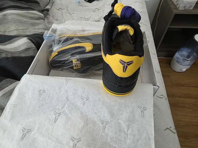 Nike Air Force 1 Low Kobe Bryant Lakers Away Size 10 Brand NewNu in Men's Shoes in City of Toronto - Image 5